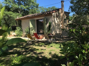 LA BRINDILLE Petit mas provencal meublé de tourisme 3 étoiles 2-3 personnes 1 piece 30 m2 tout confort lisière foret jardin Jacuzzi Piscine